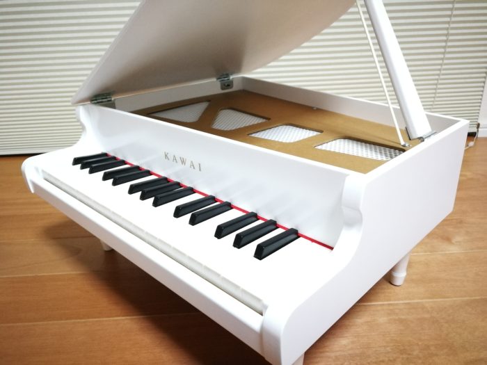 カワイのミニピアノを息子達に買ってみたら予想以上にいい音色 