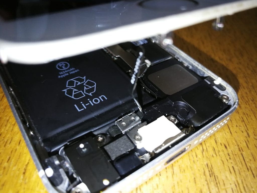 iphoneSE修理　ホームボタン接続