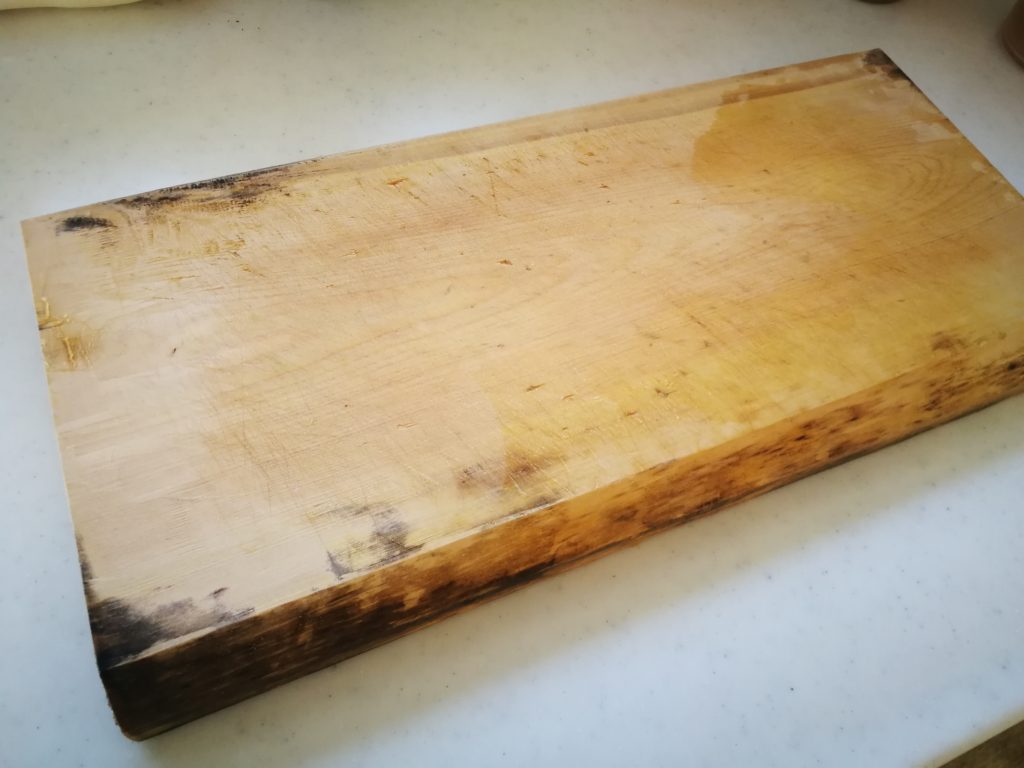 木のまな板はカンナで削り直したらまるで新品 Diyでのまな板削りの方法とは Nohmiso Com